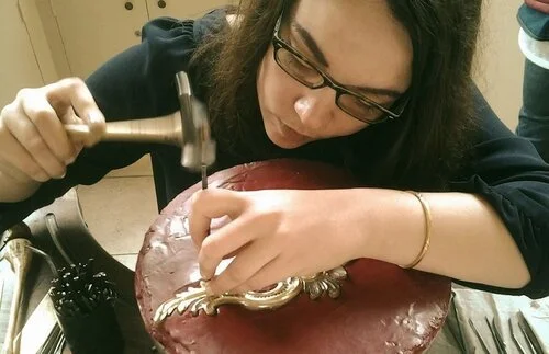 Agnes Sevestre, bronzière d’art en ciselure, curieuse et polyvalente.