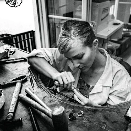 Flavie Paris, jeune joaillière à Paris.