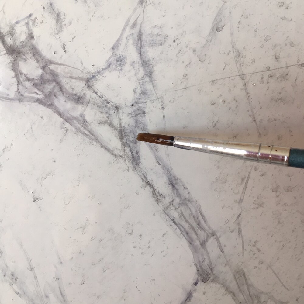 Astrid+de+Chaillé,+faux+marbre+blanc+veiné.jpeg