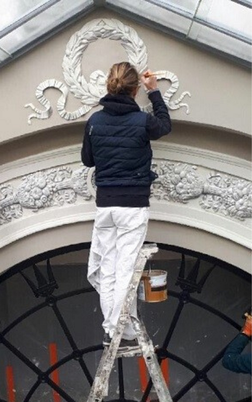 Astrid+de+Chaillé+sur+chantier.png