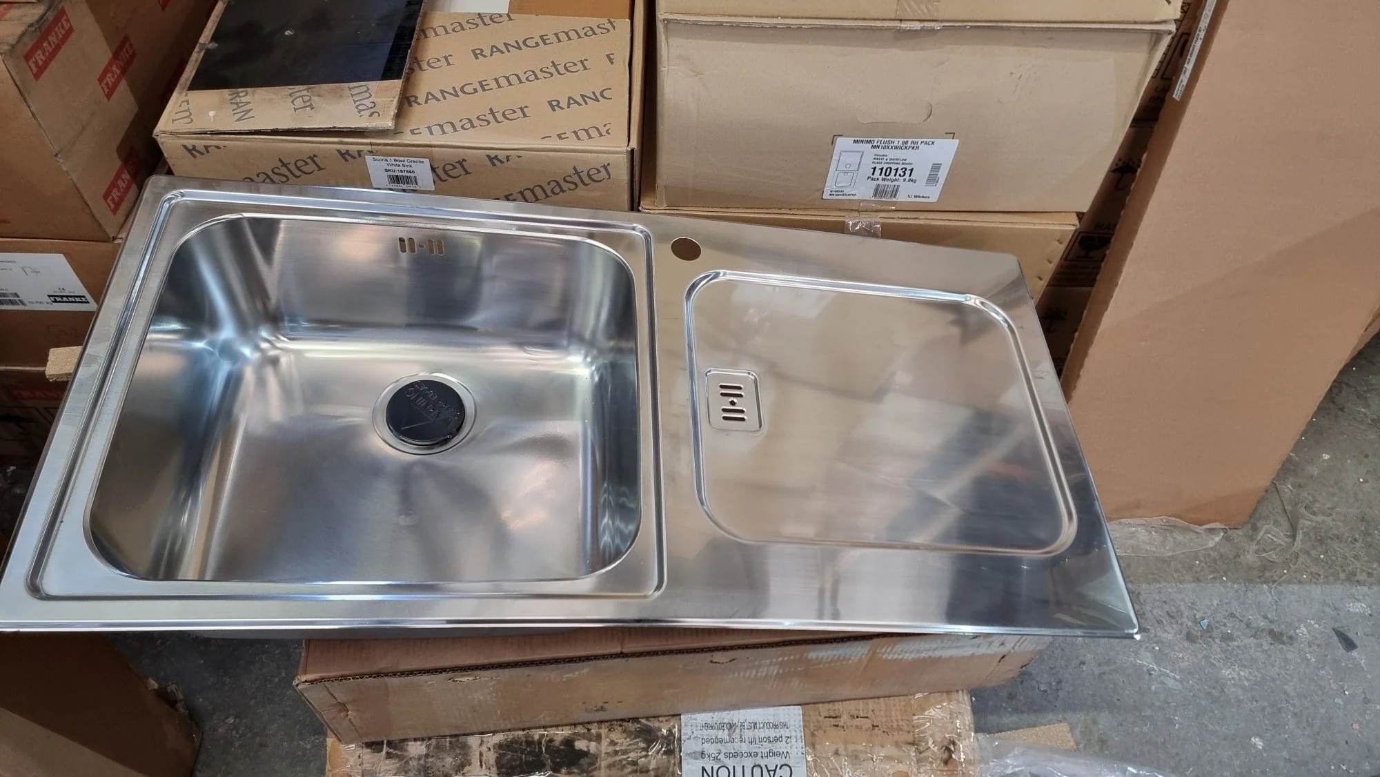 Stunning brushed steel sink with glass chopping boards

1.0 bowl &pound;100
1.5 bowl &pound;120