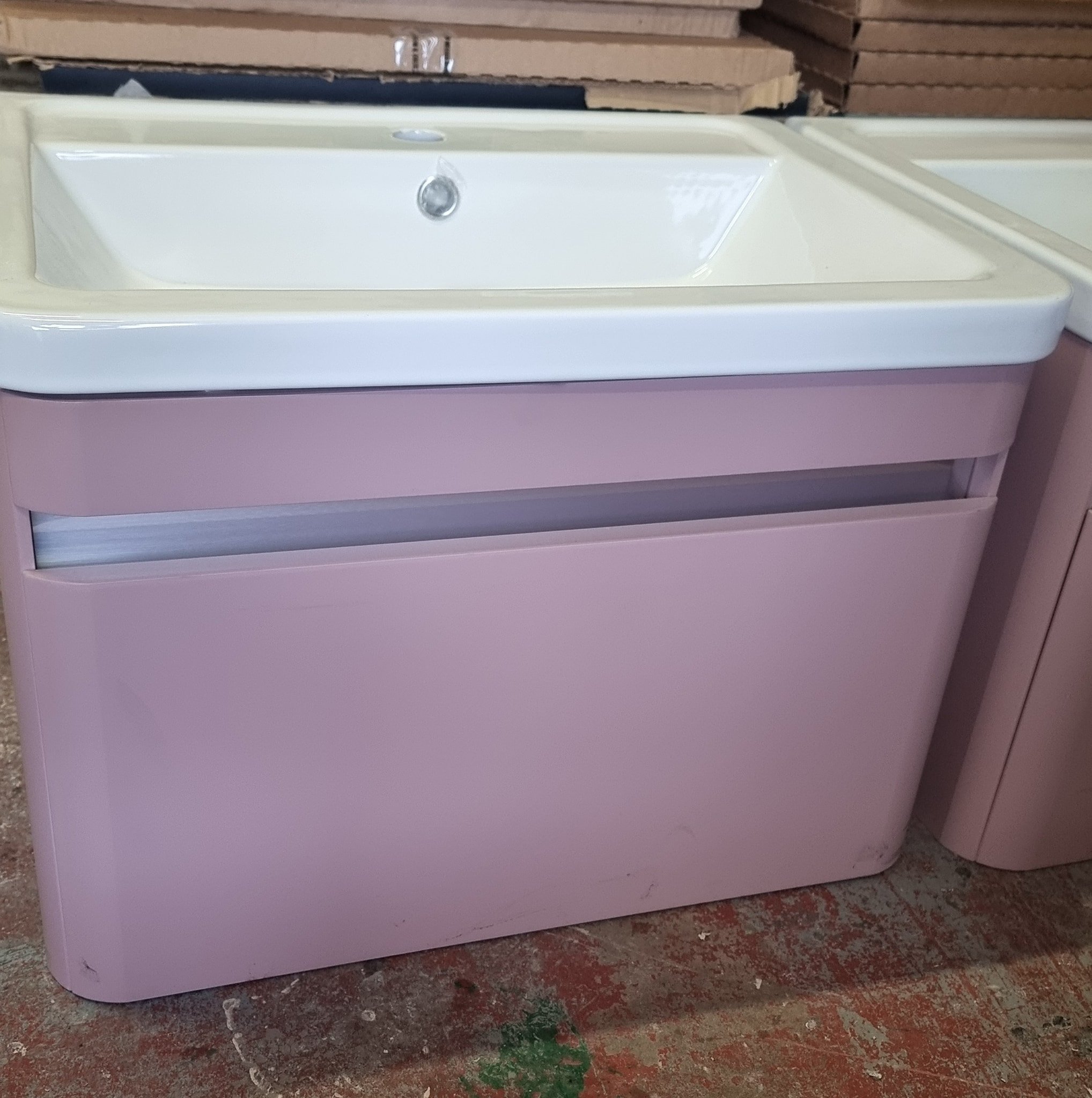 600mm pink vanity unit in stock

Better than half price at &pound;250!