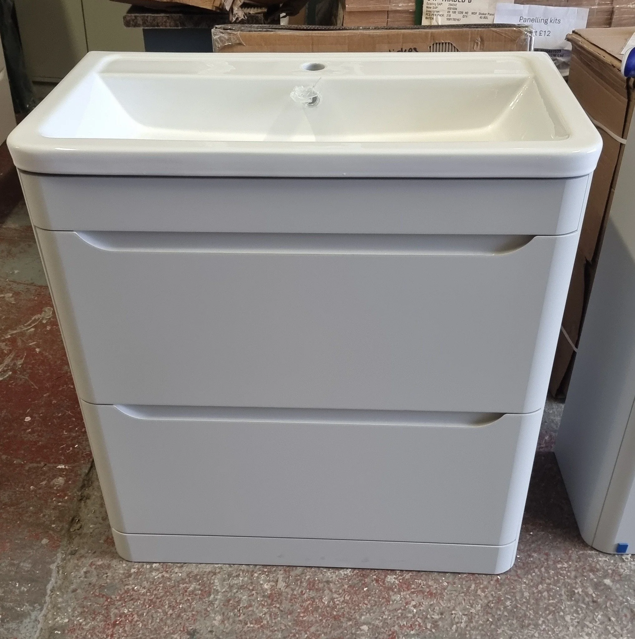 800mm vanity and sink

Was &pound;630 our price just &pound;275
