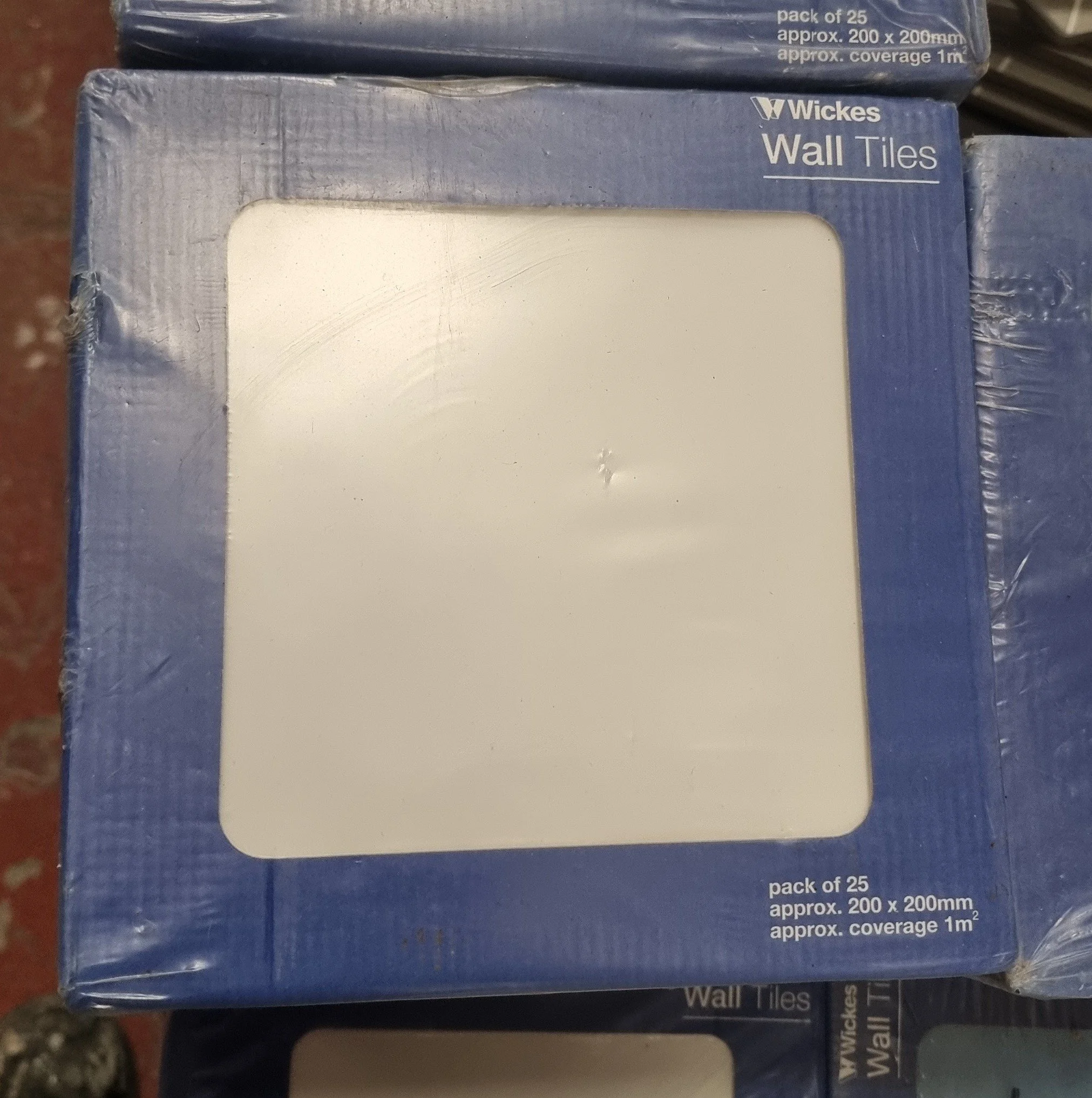 Pack of 25 white wall tiles

1m2 coverage

Jist &pound;5 each

14 available