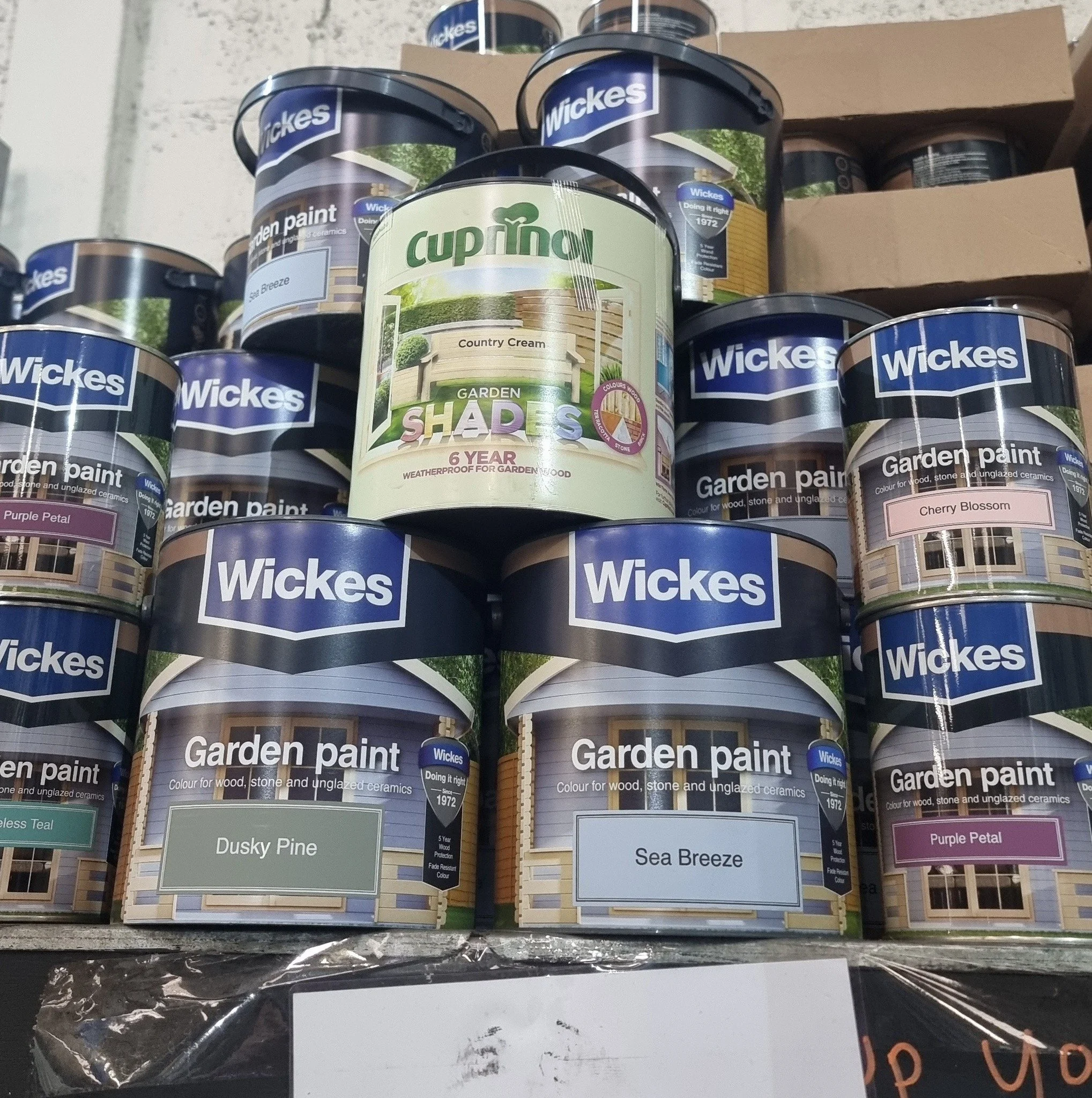 Get ready for the Bank Holiday with our garden paint offer

Brand new cuprinol and wickes garden paints 

2.5l &pound;10 or 3 for &pound;25

1l &pound;5 or 3 for &pound;12