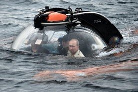 Vladimir Putin testar en rysk miniubåt i Svarta havet. Bild AP.jpg