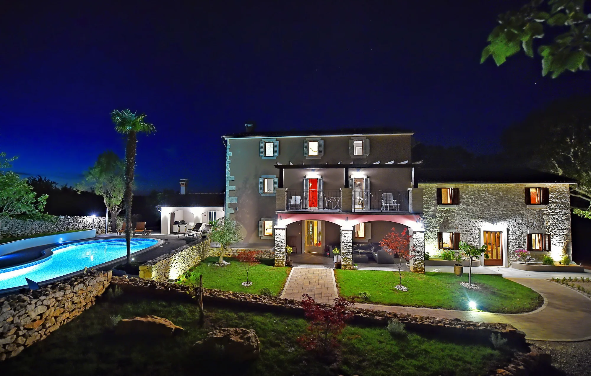  built originaly in 1906 * completely renovated and opened in 2016..   110 years of beautiful history 