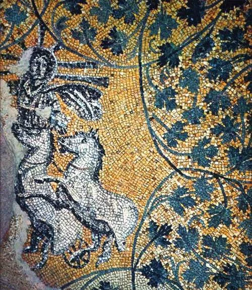 Fig. 3.5: Mosaic depicting Christ as Sol Invictus (“unconquered sun”), which was the sun god in the later empire, Helios, or Apollo. Vatican, 4th century CE.