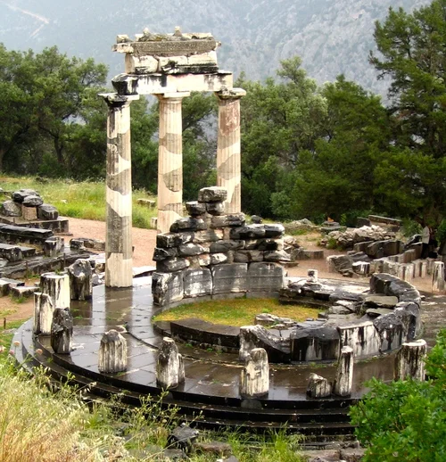 Fig. 3.15: Temple of Athena, Delphi, 4th century BCE.