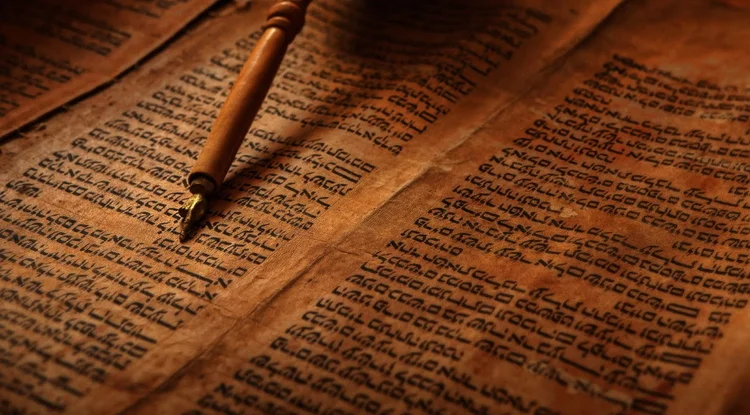 Fig. 4.38: Liturgical Torah reading in the synagogue.