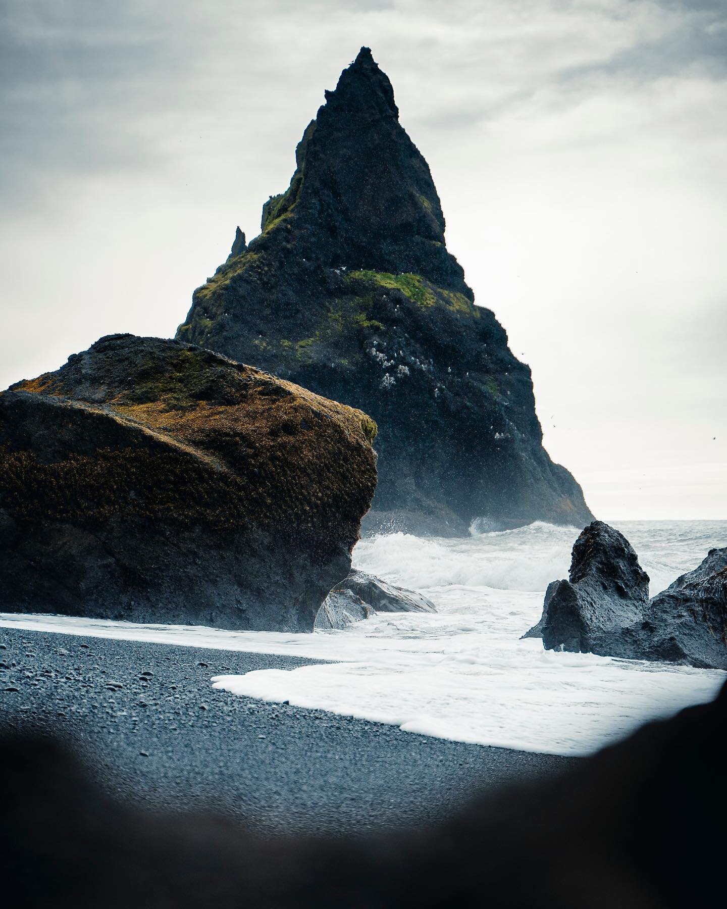 Epic stroll and view.

#iceland #icelandtravel #visiticeland #icelandair #icelandphotography #icelandscape #landscapephotography #landscape #nature #natruephotography #folkscenery #folknature #travel #travelgram #sea #ocean #cliffs #photography #phot