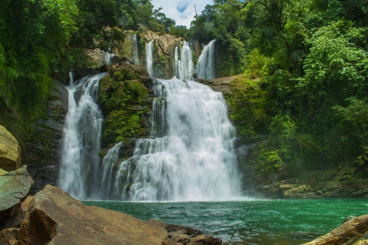 nauyaca-waterfalls-lower-falls-turquoise-pool-1536x1024.jpg