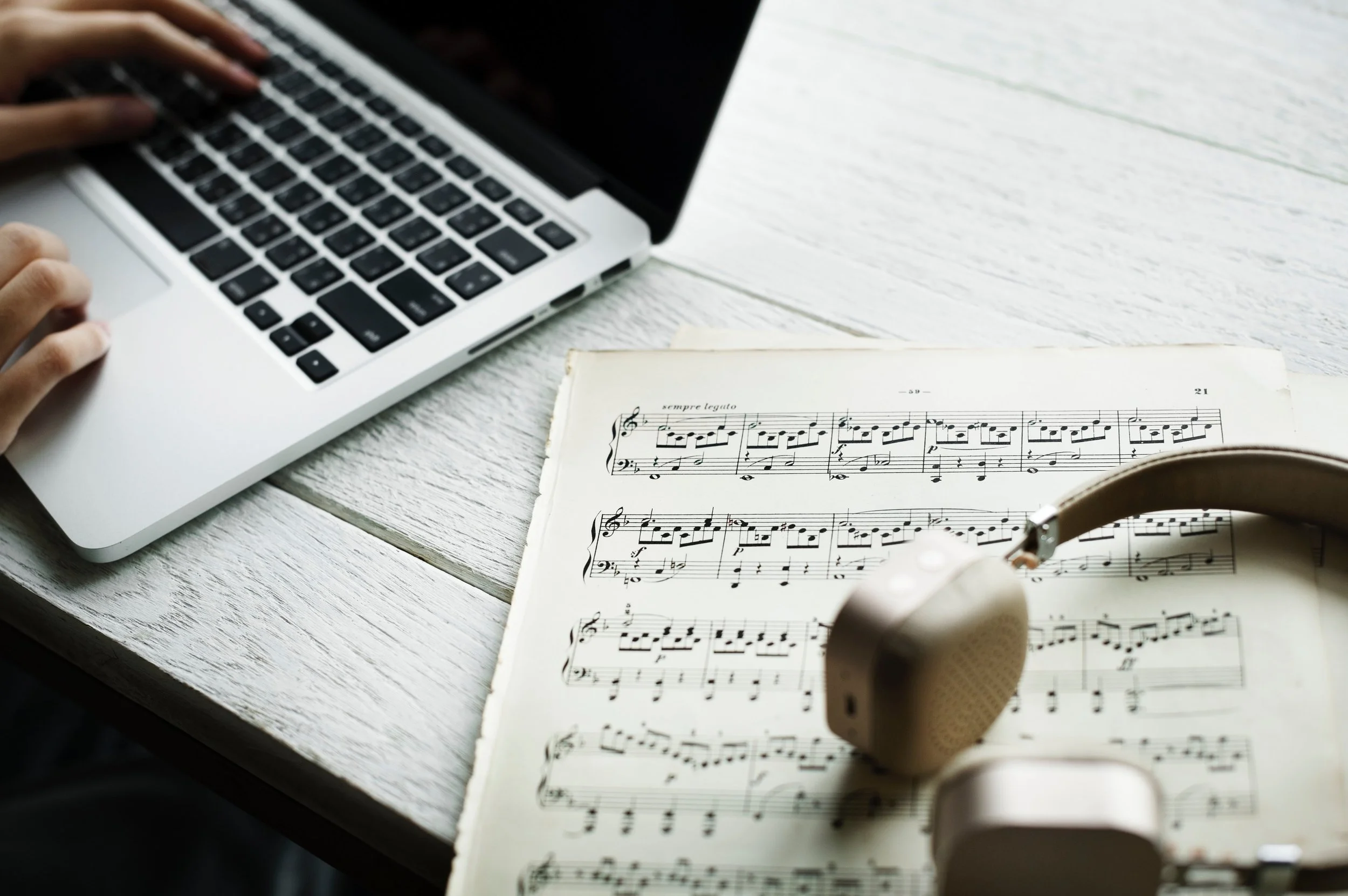 close-up-compose-composer-1549708.jpg