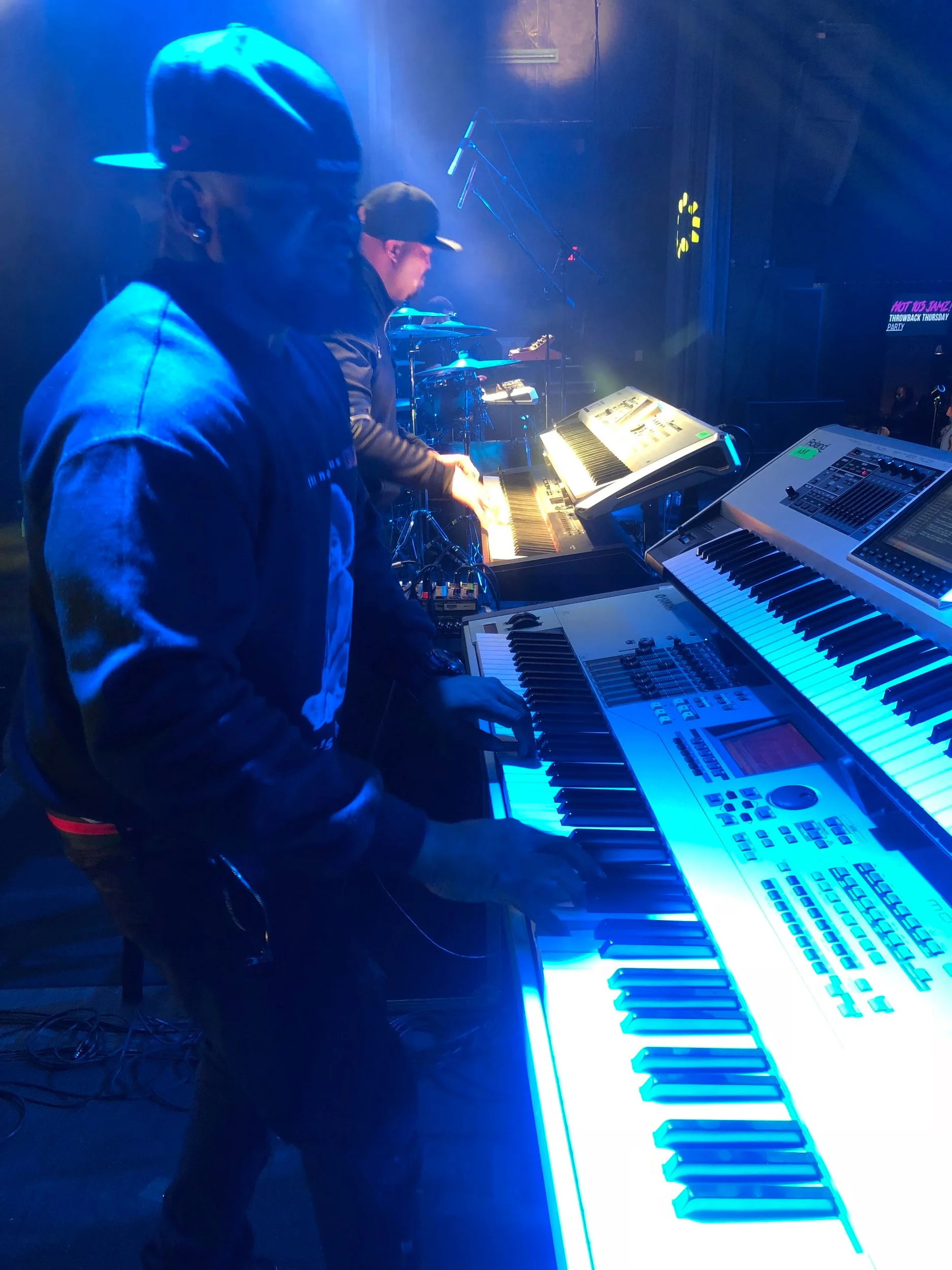 Live w/ Avant