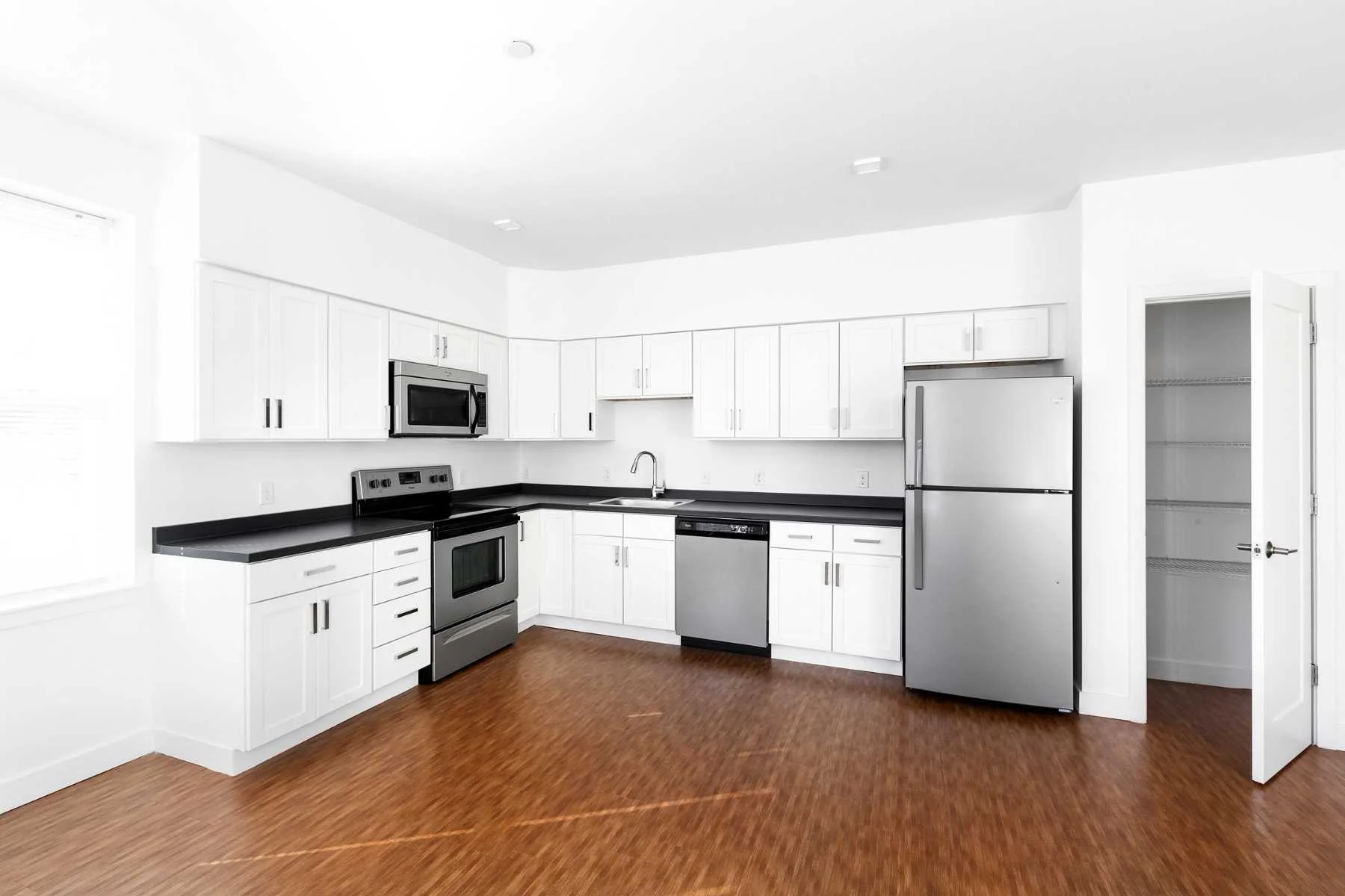 10-CapstoneCommunities-property-PortLanding-Cambridge.jpg
