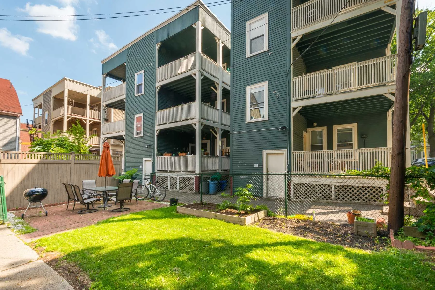 2-CapstoneCommunities-property-Fayette-Park-Apartments-Cambridge.jpg