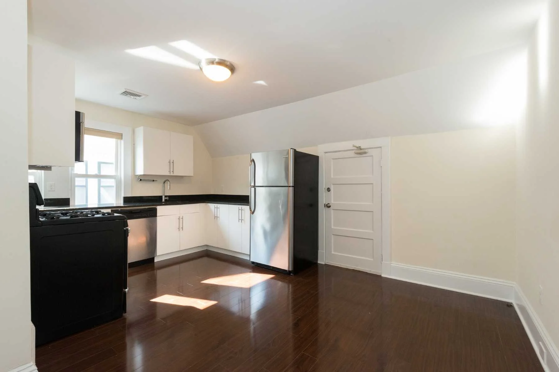 4-CapstoneCommunities-property-Fayette-Park-Apartments-Cambridge.jpg