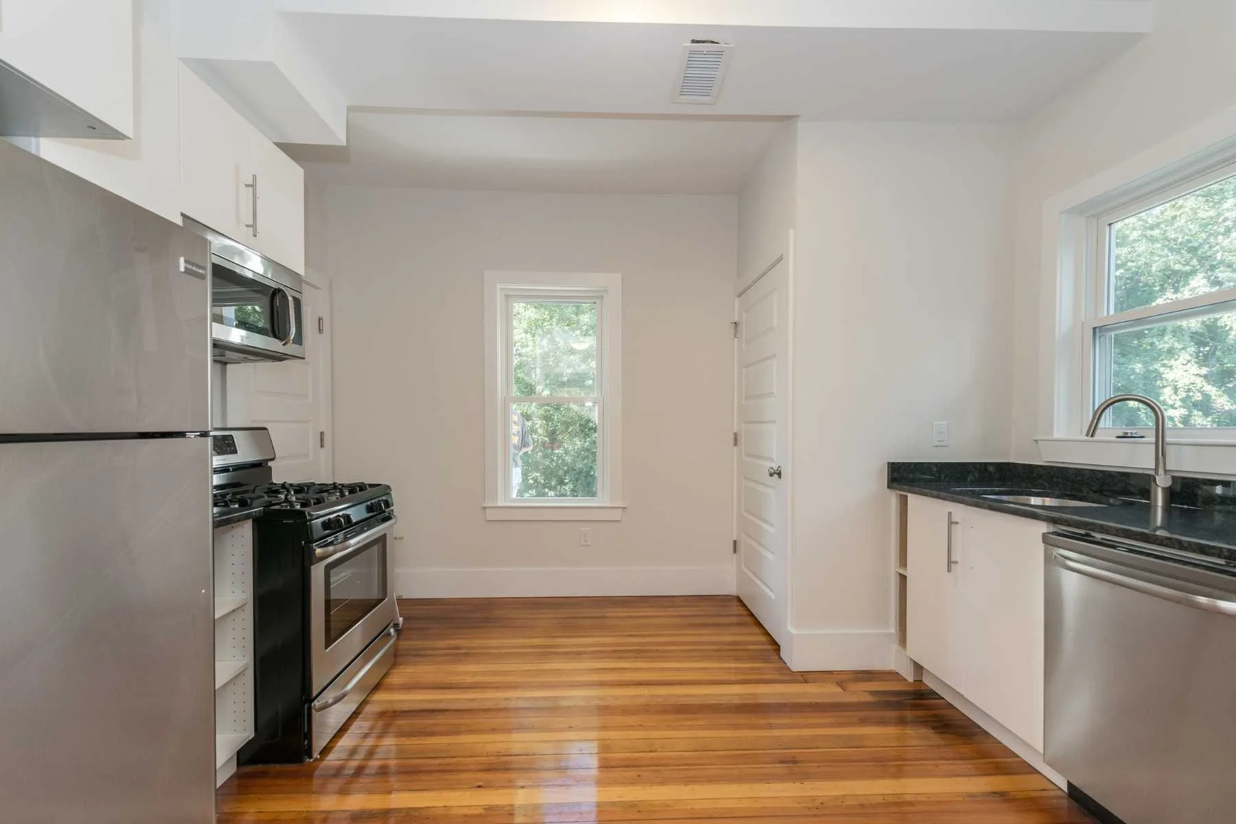 4-CapstoneCommunities-property-MorrisonAvenueApartments-Somerville.jpg