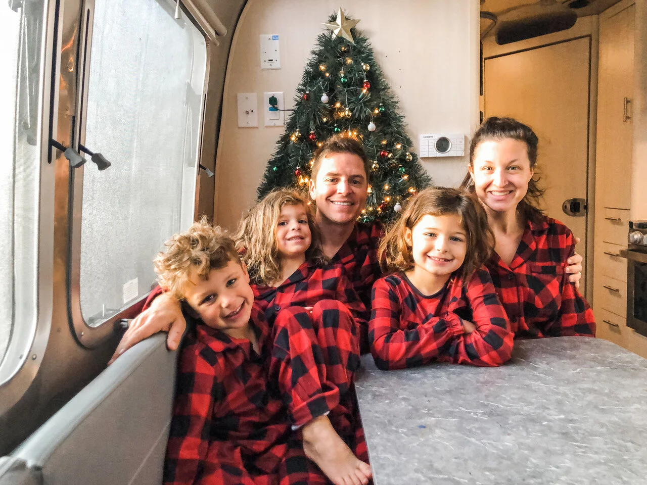 The Small-Space Solution for an Airstream Christmas Tree 