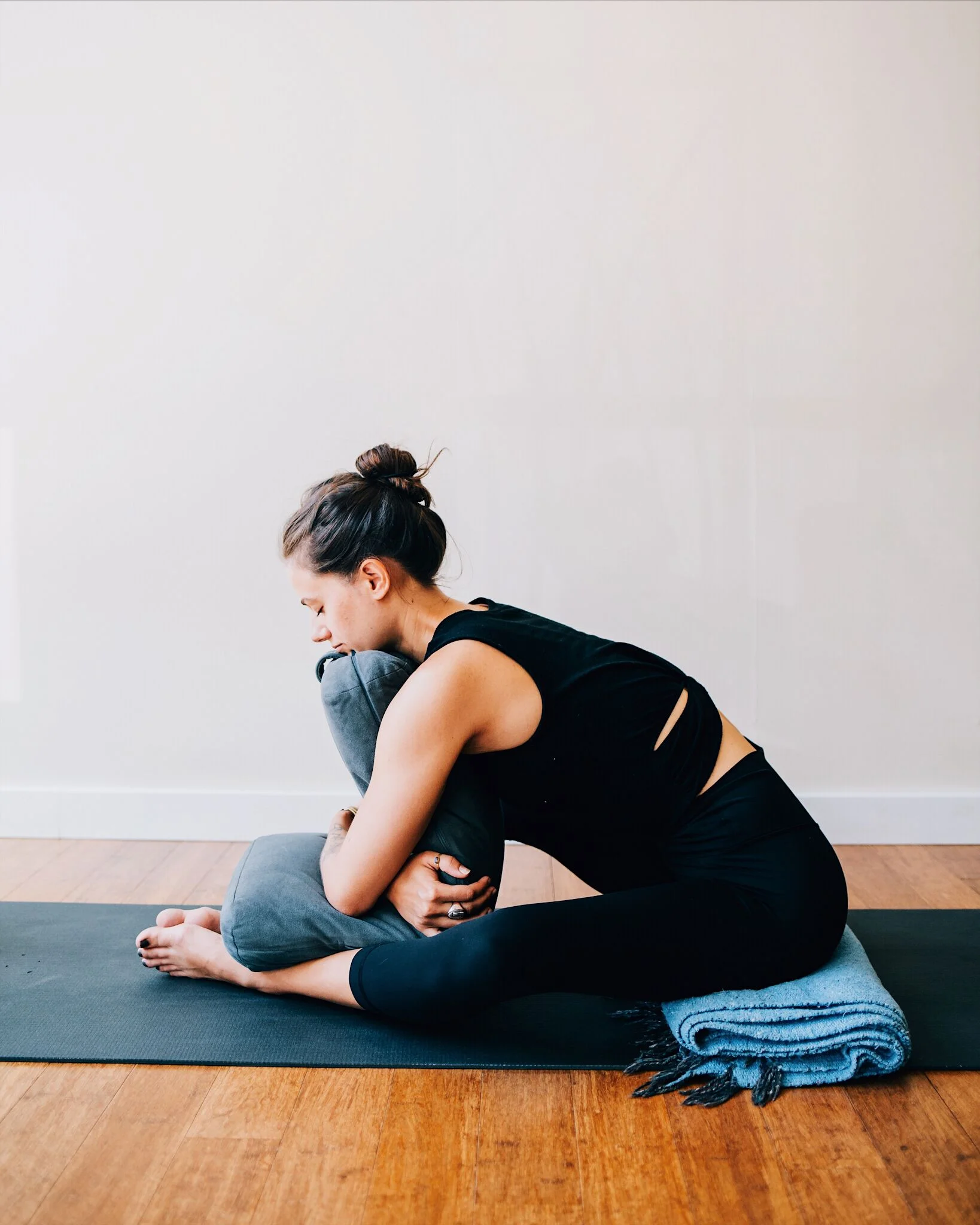 A Yin Yoga Sequence To Revitalize Your Kidney Qi (+ Why You'd Want to)