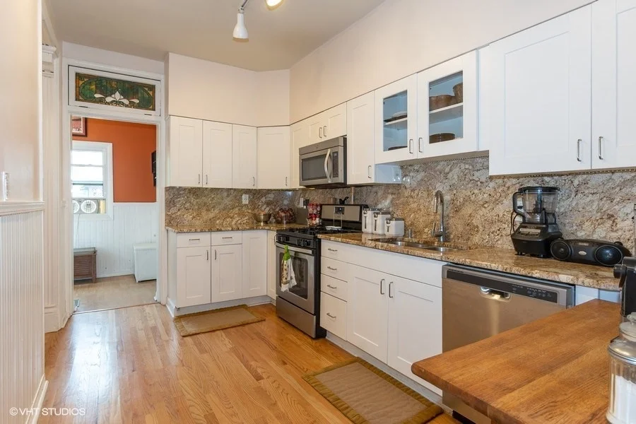 04_932WMargateTer_Unit3W_177_Kitchen_LowRes.jpg