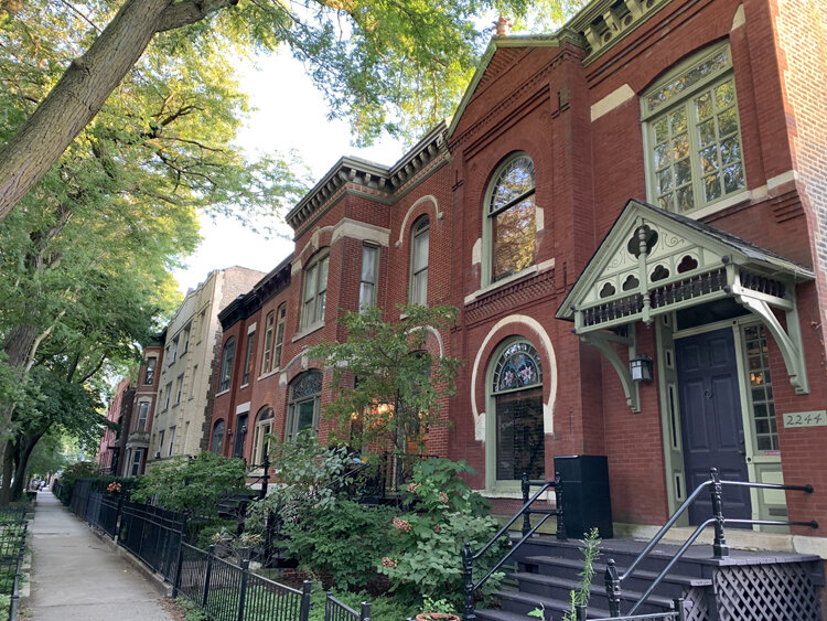 Ornate RowHome in Lincoln Park