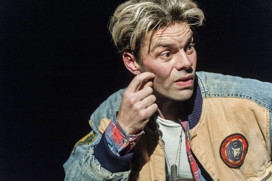 Kenneth Máni skuggatúlkaður í kvöld