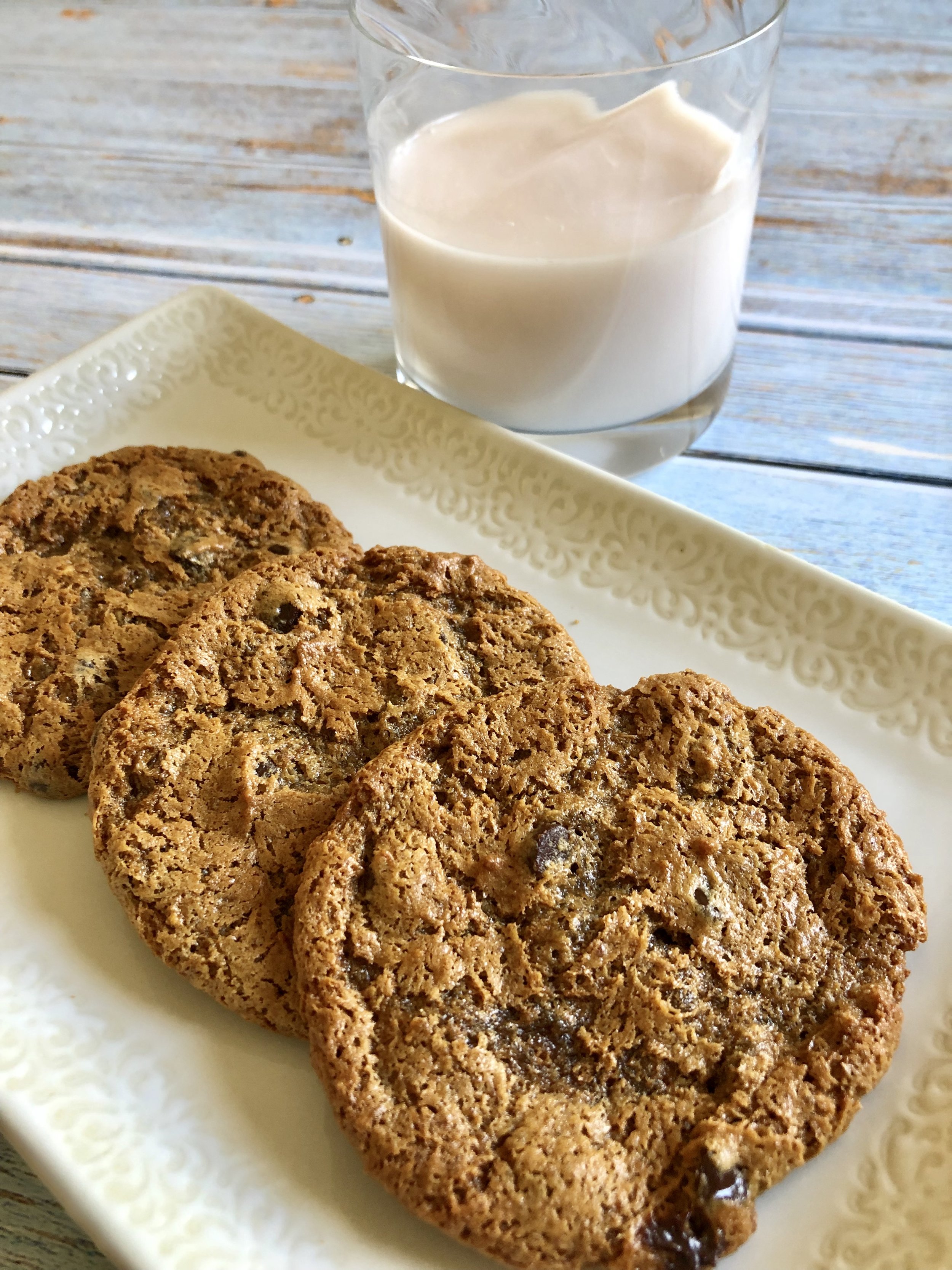Chewy Cashew Chocolate Chip Cookies 