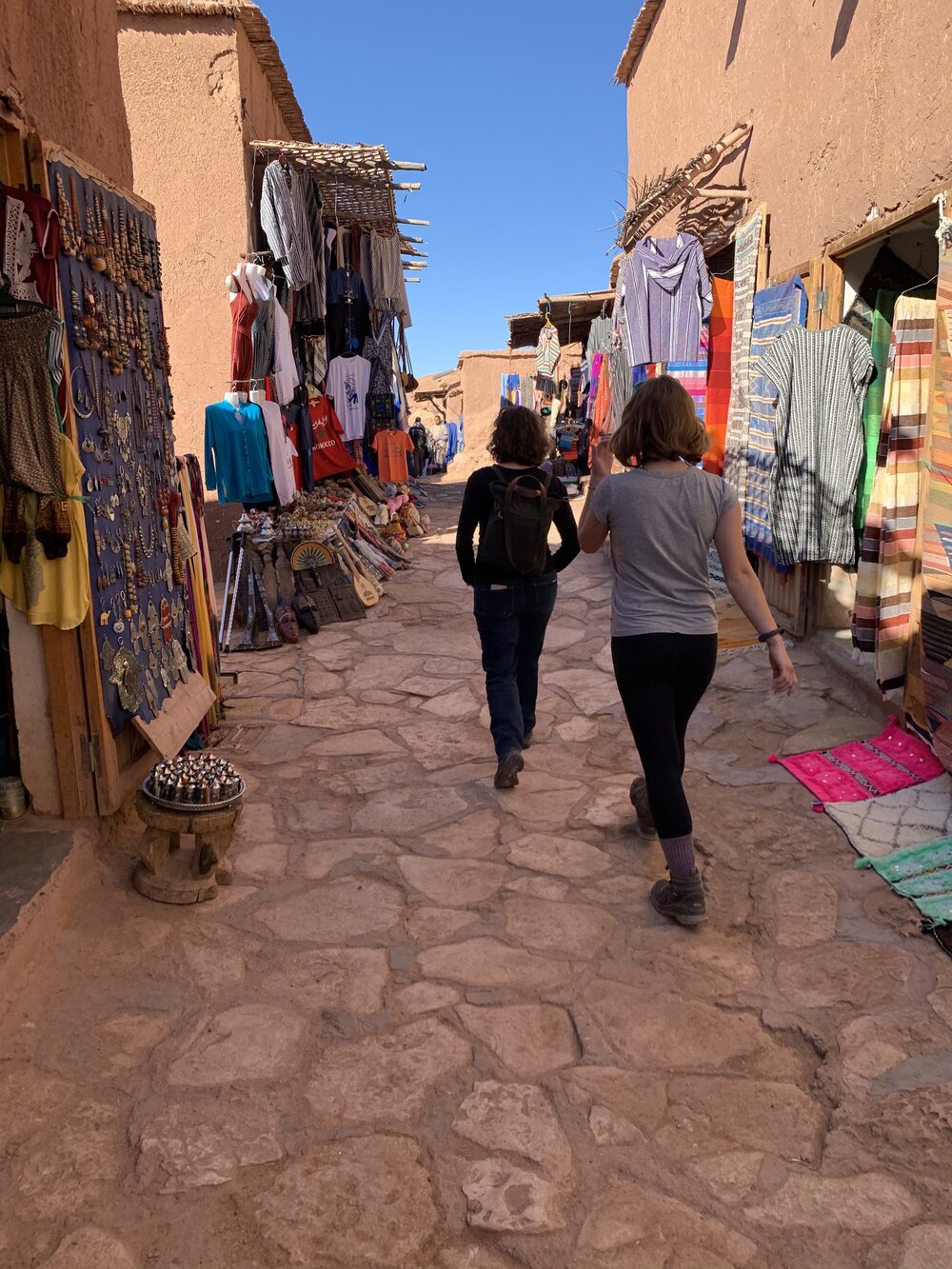 Ait Ben Haddou merchants.jpg