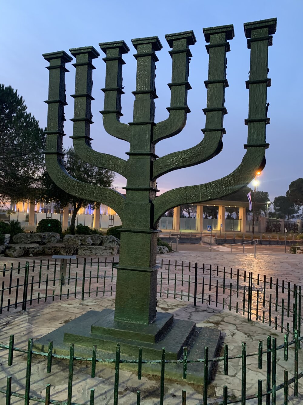 Knesset menorah.jpg