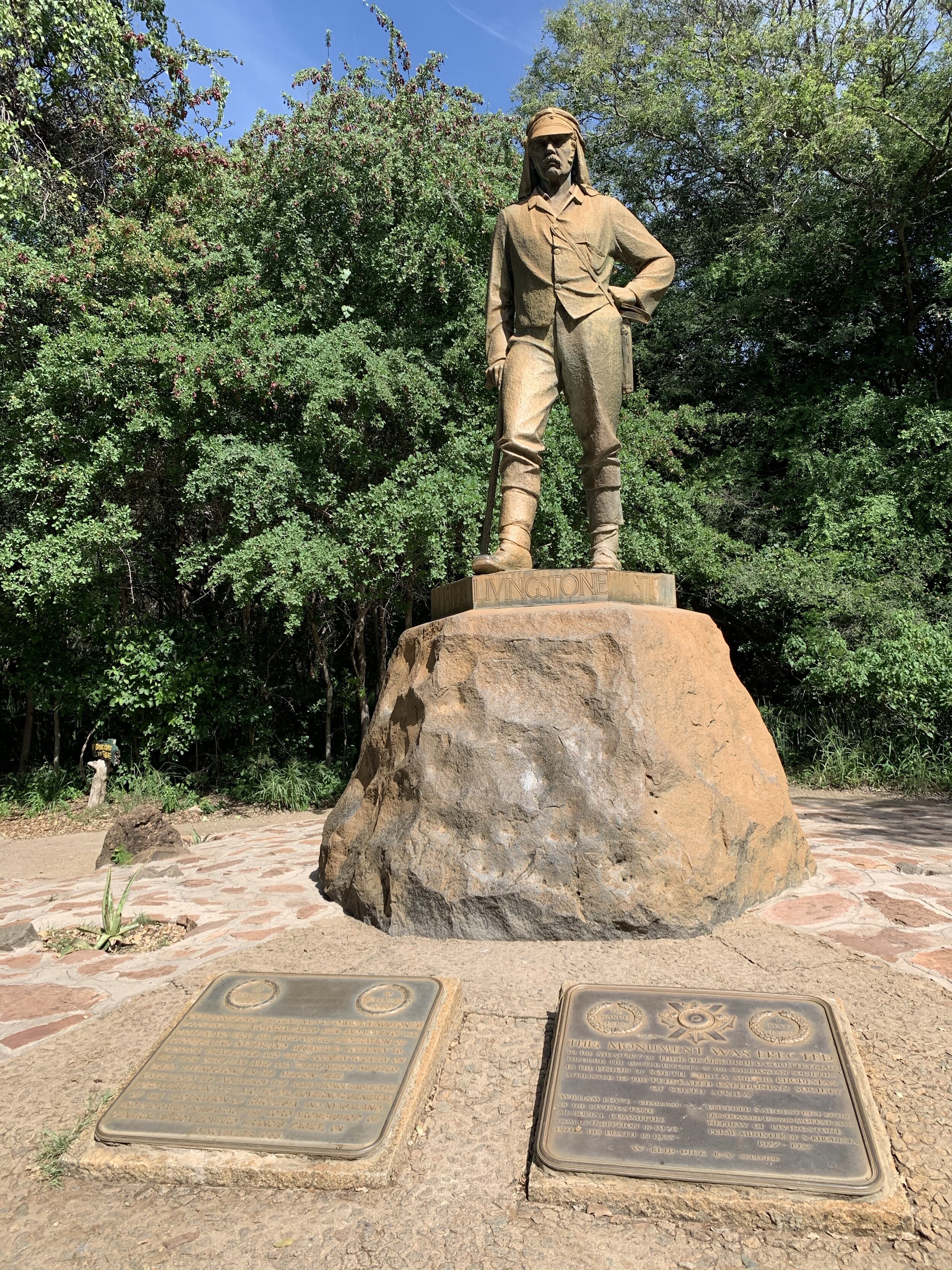 Livingstone statue #2.jpg