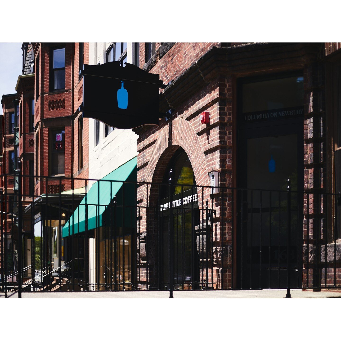 BLUE BOTTLE COFFEE⁠
Newbury St in Boston, MA⁠
@bluebottle