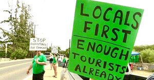 	The Real Reason Everyone is Leaving Hawaii ©