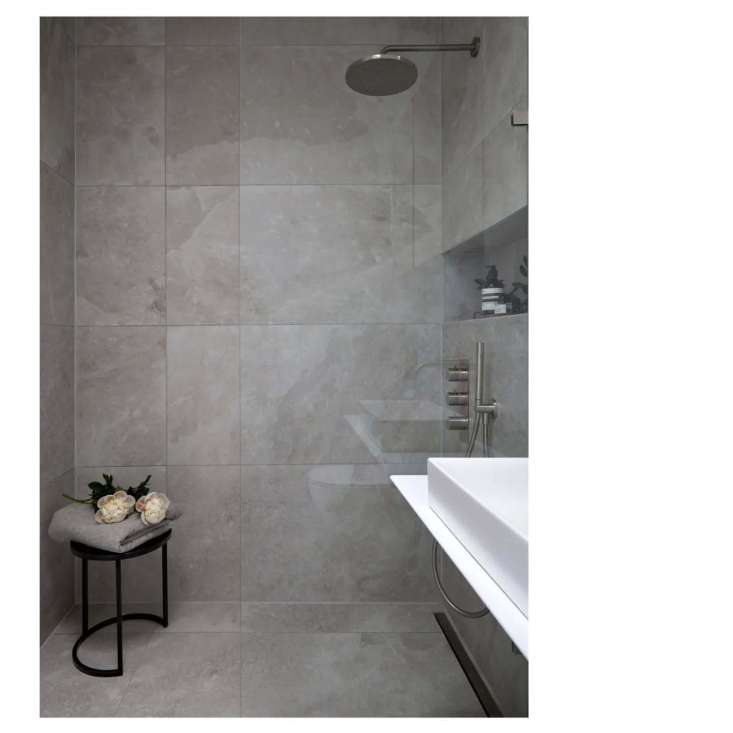 The texture of this tile creates a sense of the natural. The tiles were meticulously laid to align with each other, with all edges hidden for a seamless look. 

Rock Salt by @domustiles.

@annastathakiphoto @duravit @ritmonio #bathroomdesign #bathroo