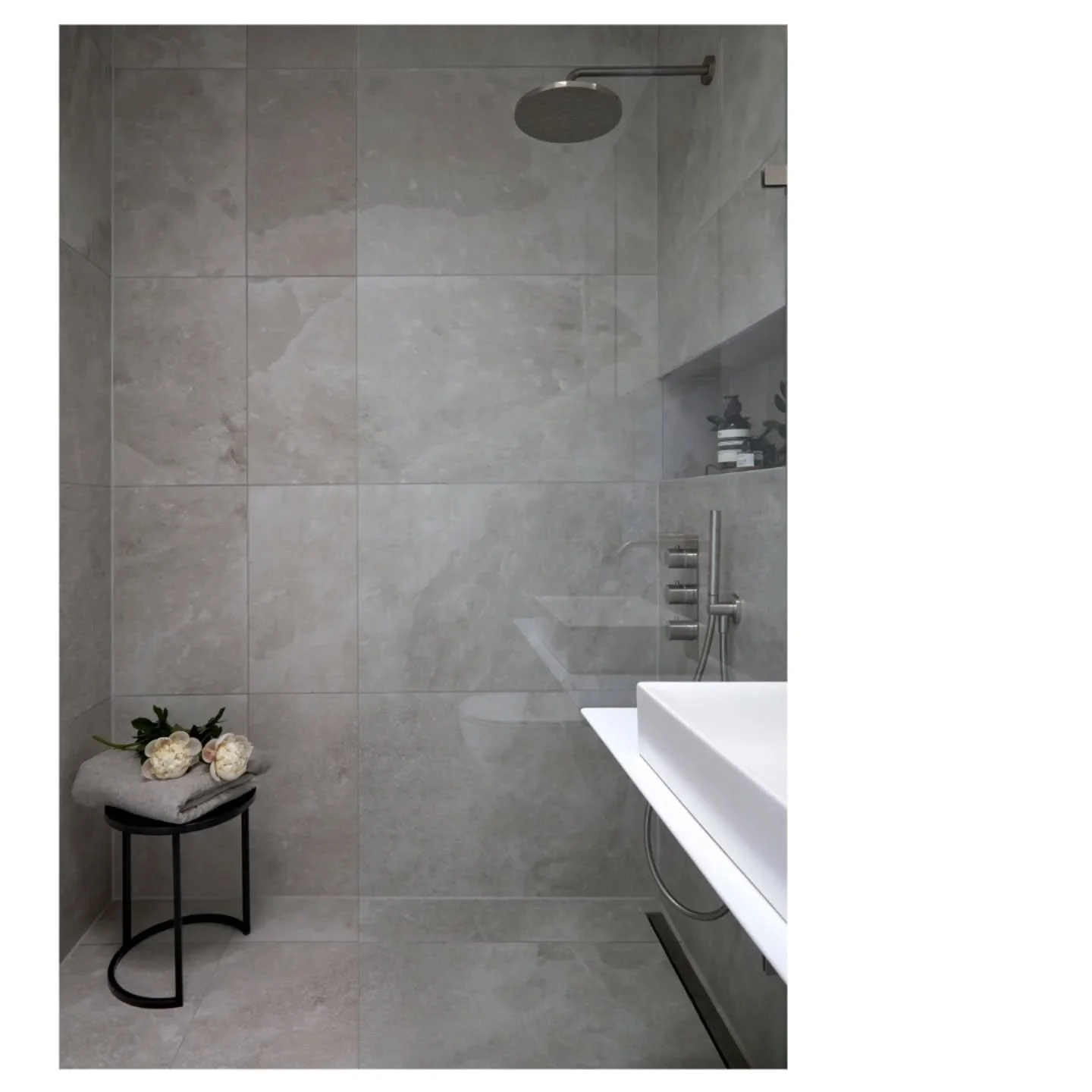 The texture of this tile creates a sense of the natural. The tiles were meticulously laid to align with each other, with all edges hidden for a seamless look. 

Rock Salt by @domustiles.

@annastathakiphoto @duravit @ritmonio #bathroomdesign #bathroo