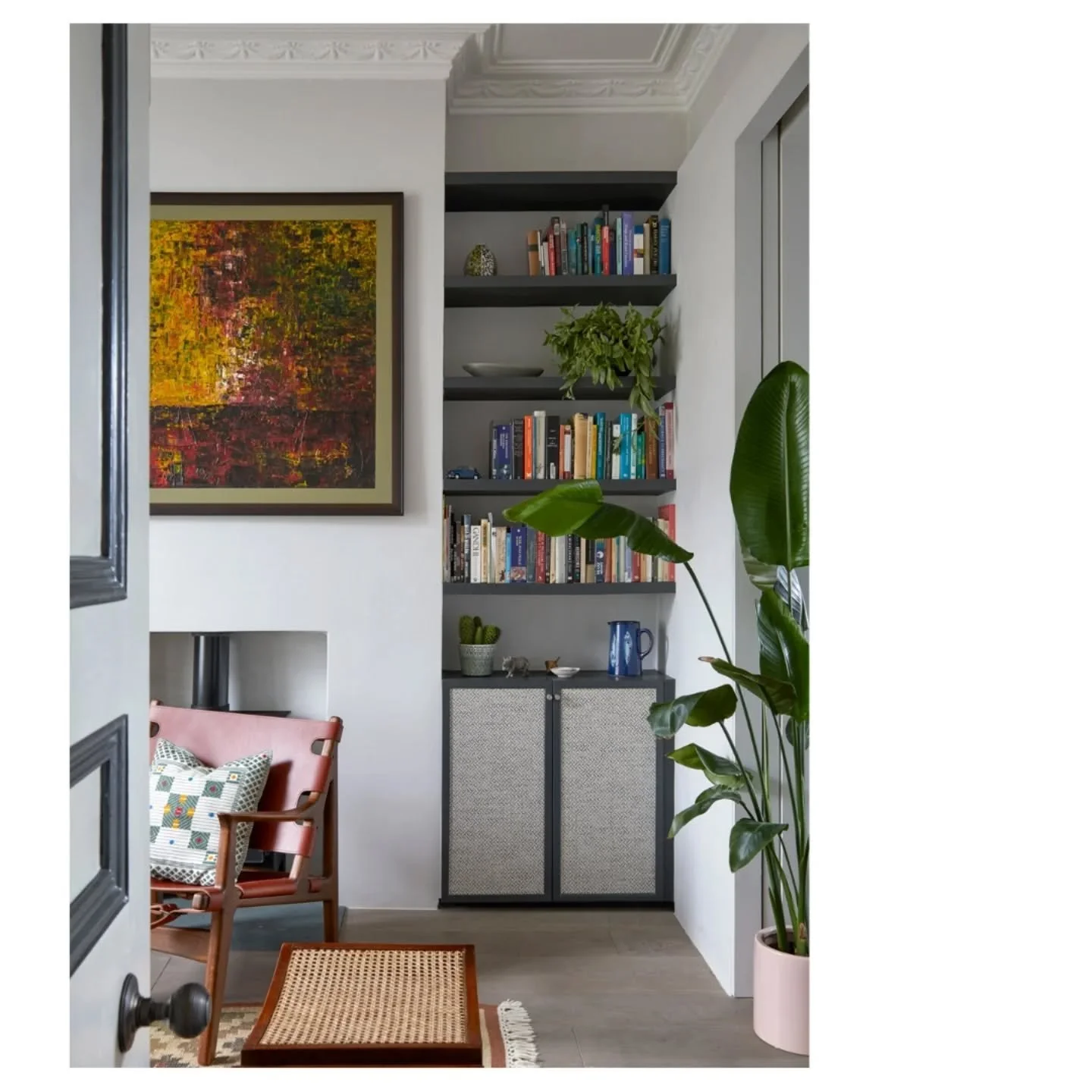 This period home mixes Edwardian features with Sri Lankan vibes inspired by Geoffrey Bawa. 

@annastathakiphoto @phillipjeffriesltd @sohohome #geoffreybawa #srilanka🇱🇰 #tropicalvibes #londonhomes #interiordecor #bespokecabinetry #interiordesign #wa