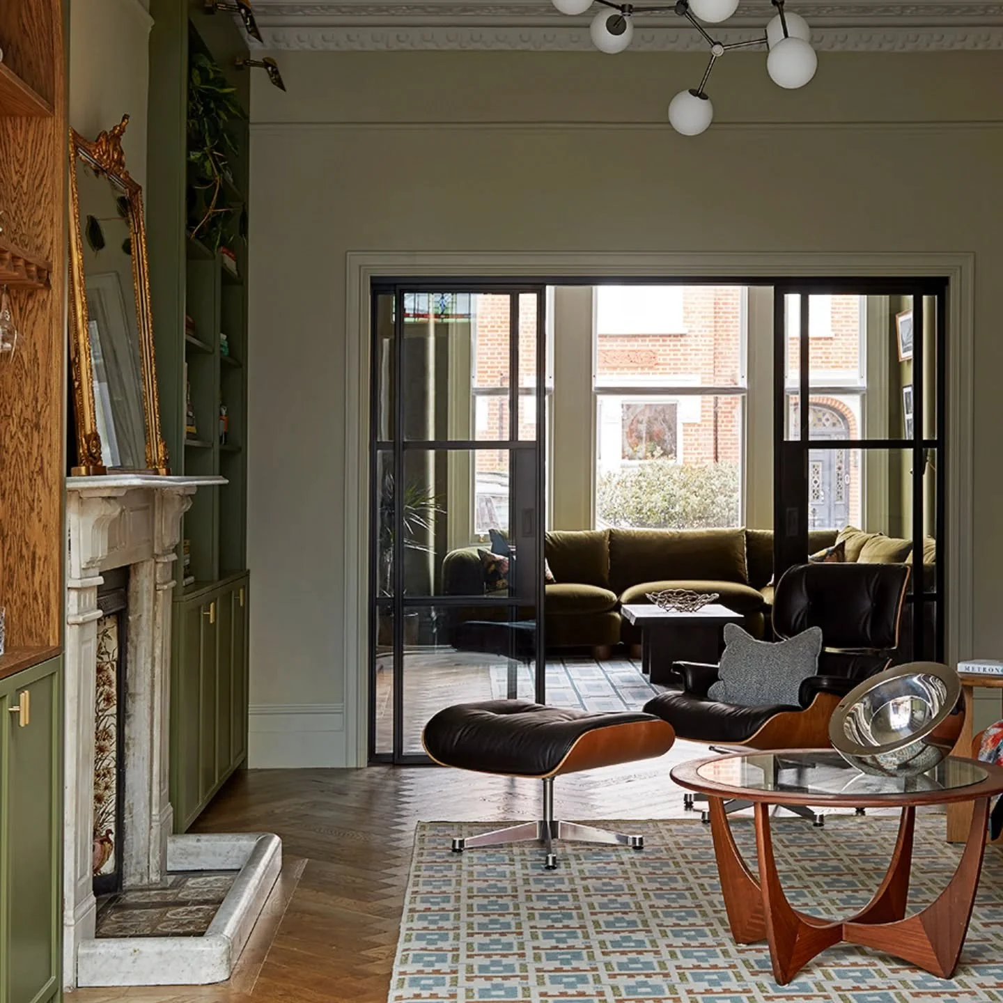 A closer look at Huron Residence. We added a sliding Crittall door to give the lounge some privacy for those days when family life can be overwhelming.

@annastathakiphoto @pace_projects_london @jon.grant 

#livingroom #victorianrenovation #londonhom