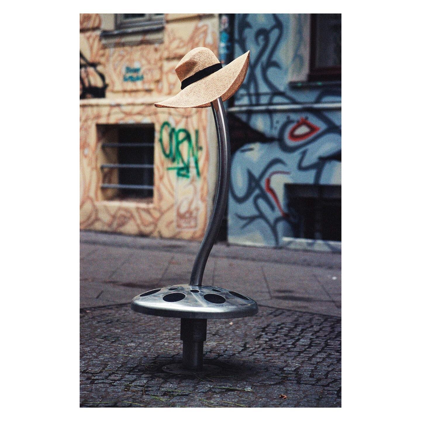 if i hat

#NikonFE #analog #35mm #onfilm #filmphotography #spiegelreflex #analogfotografie #berlin #madhat