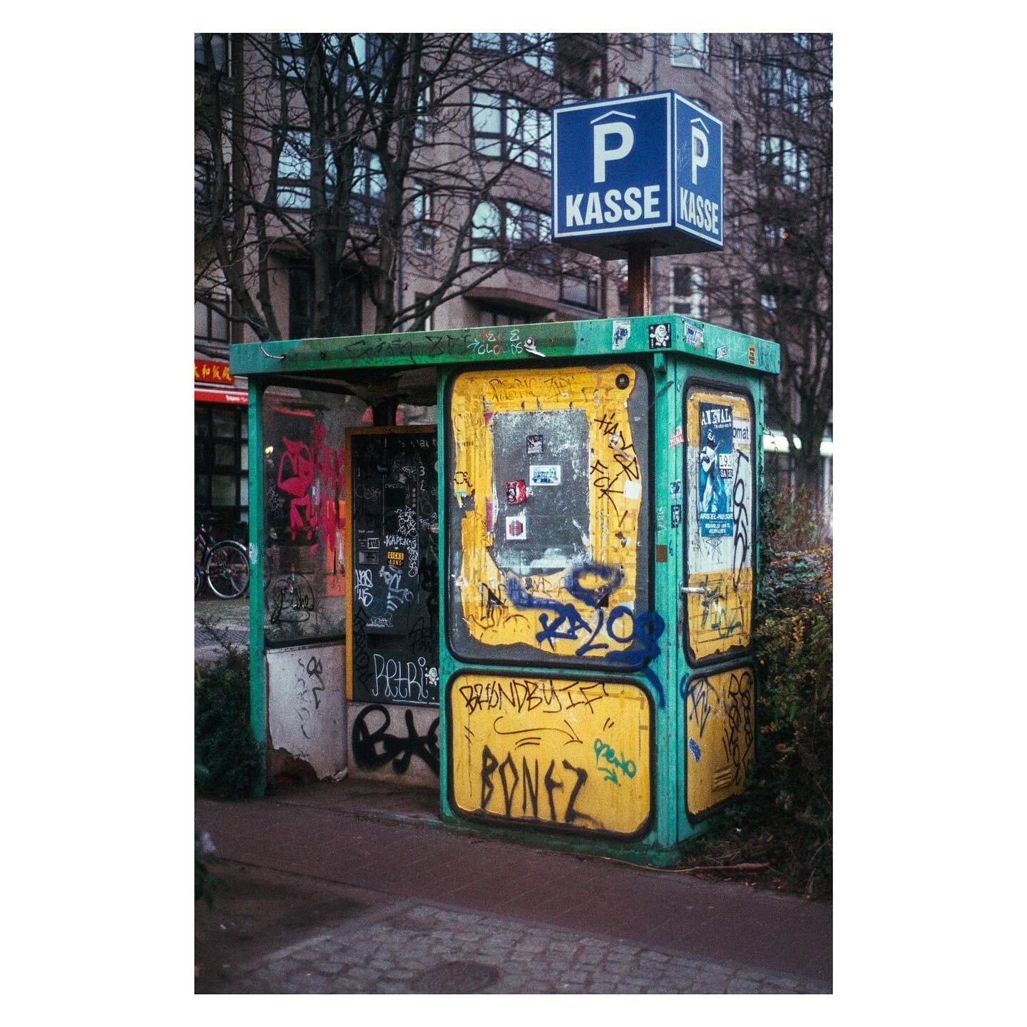 Kasse

#NikonFE #analog #35mm #onfilm #filmphotography #spiegelreflex #analogfotografie #berlin #kassenautomat