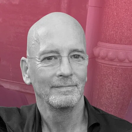 Jasper Zeelenberg, Director of Responsive Retail Supply Chain at Zefyr Consulting, smiling at camera with a pink overlay background.