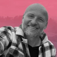 Steven Ploem, Director of Footwear Engineering & Innovation at Zefyr Consulting, smiling at camera with a pink overlay background.