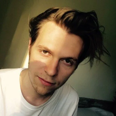 Today we spotlight how transformative a great cut can be with these flashback photos. In this incredible before-and-after, Yves&rsquo; client traded in his long locks (swipe to see the before) for a sharp, modern cut &hellip; and the difference is st