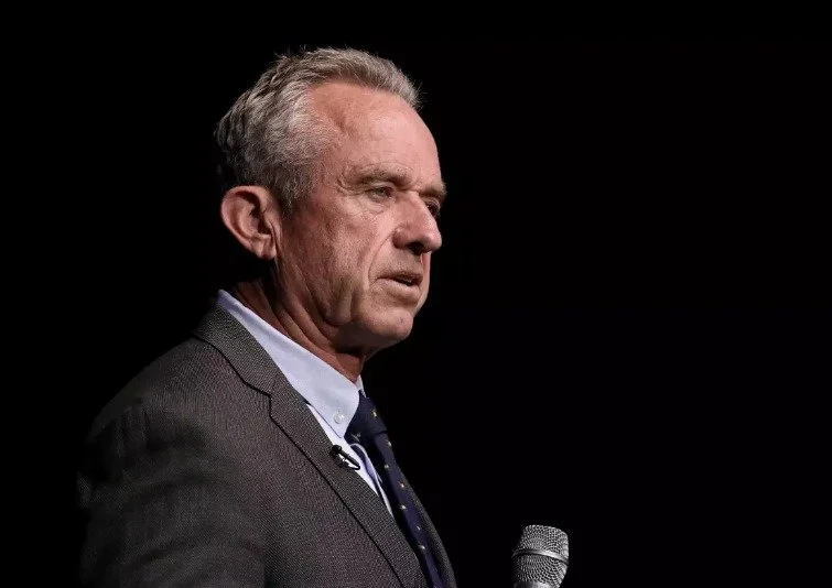 Column: Disinformation is a public health crisis. Here’s how scientists and doctors are fighting it