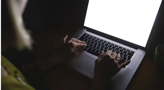 4 signs of health misinformation online—if it ‘seems a bit ridiculous’ that’s a red flag, expert says