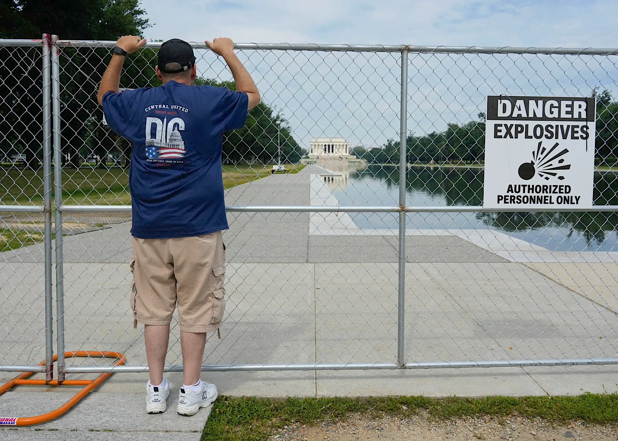 A Reflecting Pool that has long enticed visitors now gains police scrutiny
