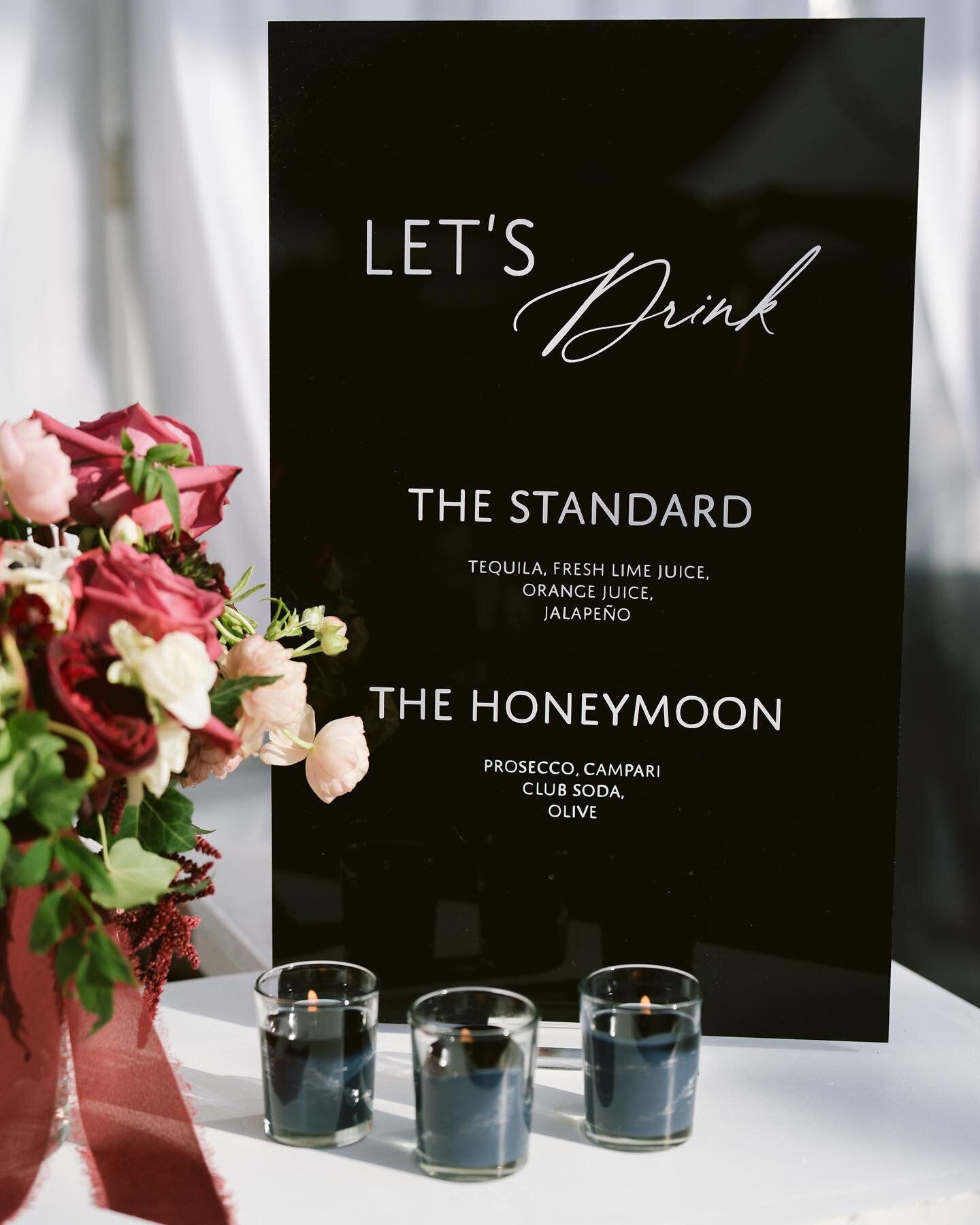 Just some pretty signage on a Thursday 🖤 

Photography @lauramurray 
Planning @gemweddingsvail