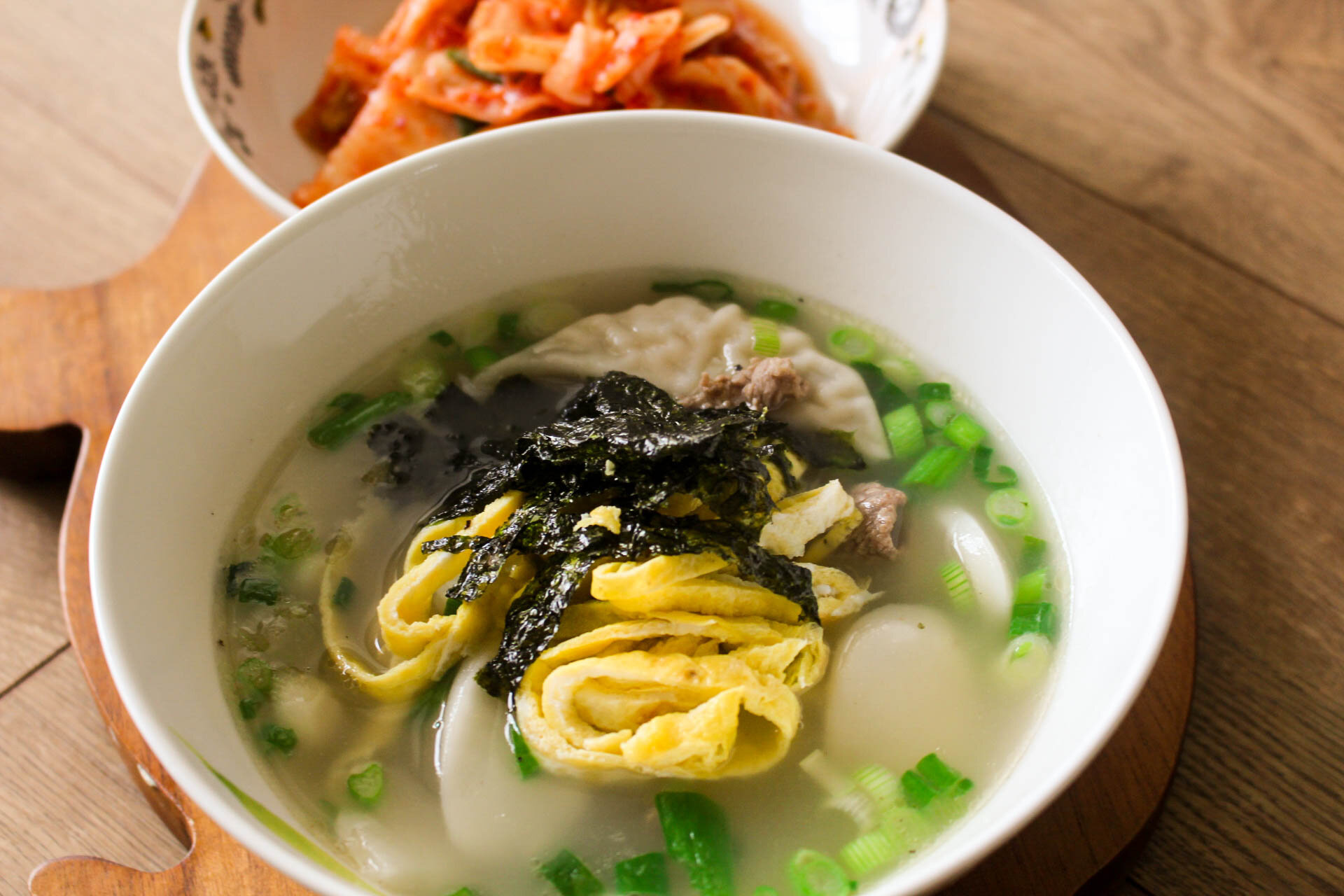 Tteok Mandu Guk (Korean Rice Cake Dumpling Soup) |떡 만두국 — ahnest kitchen