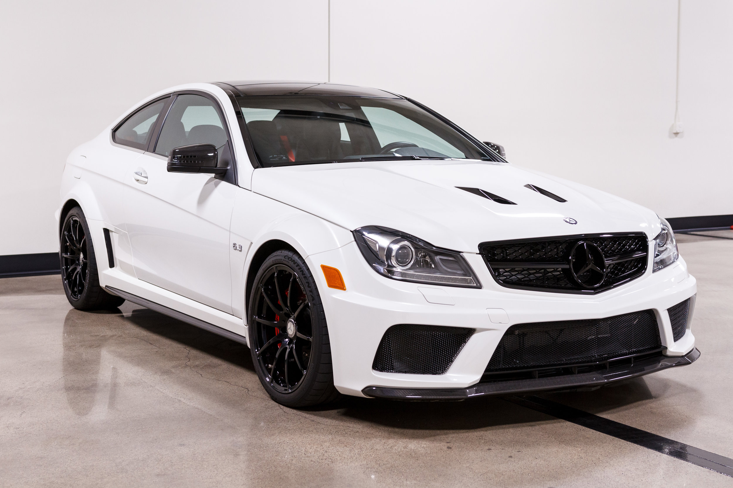 C63BLACKSERIES-1.jpg