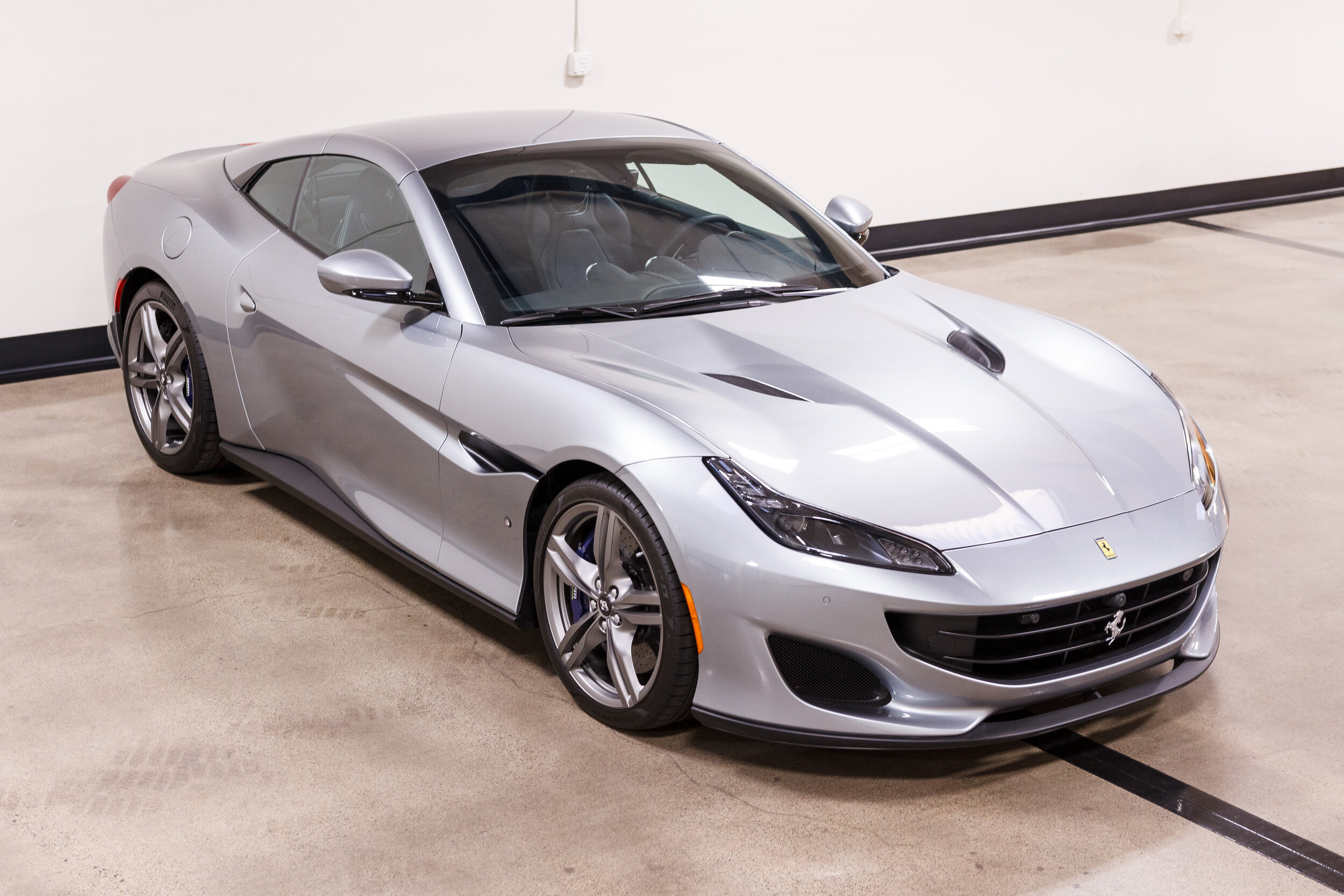 2019 Ferrari Portofino-18.jpg