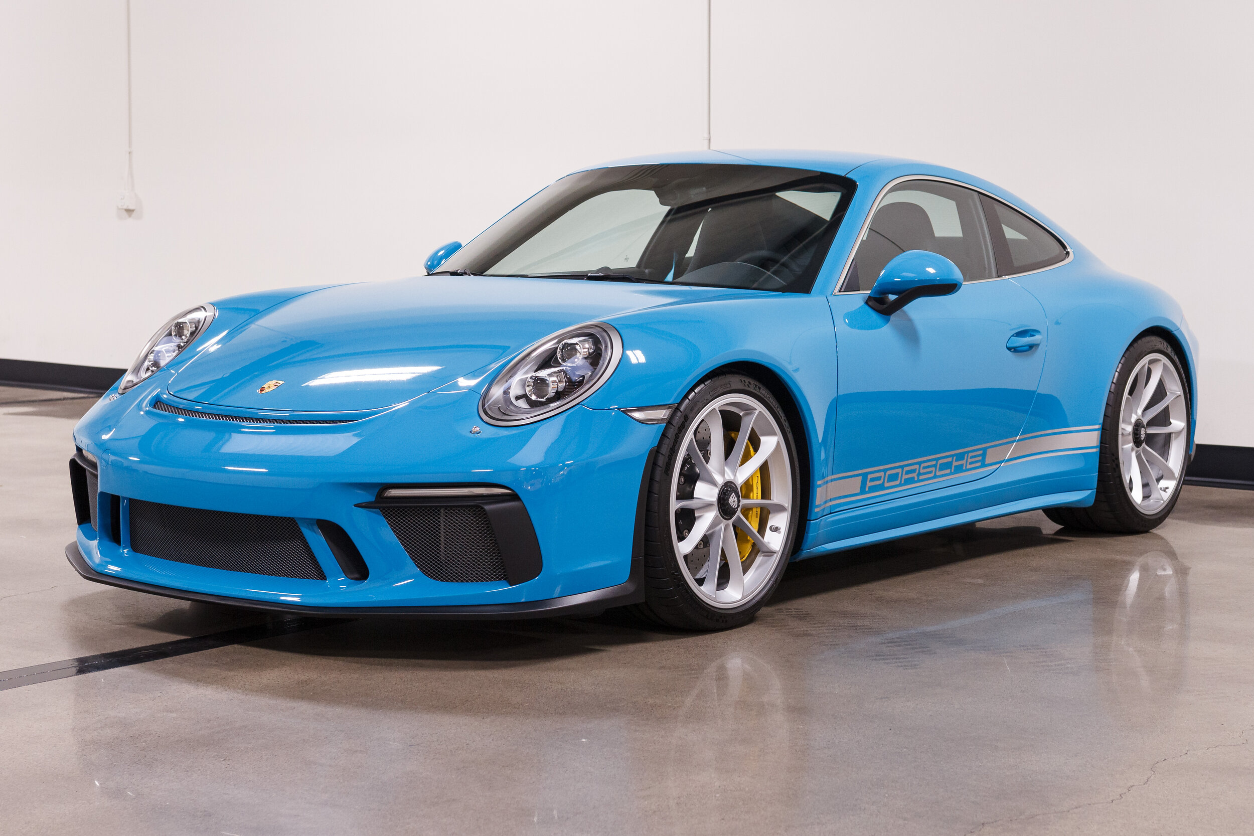 2019 Porsche GT3 Touring Miami Blue-3.jpg